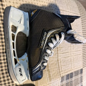 Black 2015 Bauer Supreme One.4 Hockey Skates Regular Width Size 3 (Used)