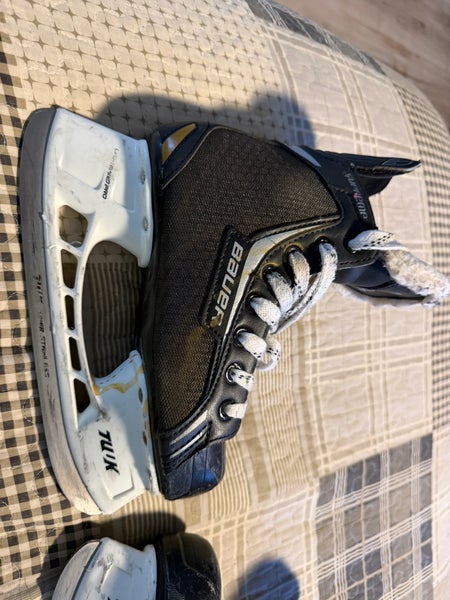 Black 2015 Bauer Supreme One.4 Hockey Skates Regular Width Size 3 (Used)