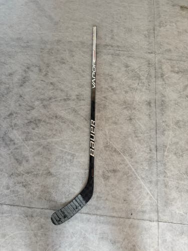 Senior Bauer Vapor Hyperlite Right Handed Hockey Stick P92M 65 Flex (Used)