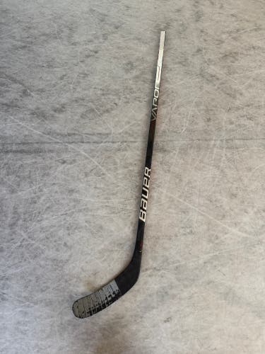 Senior Bauer Vapor Hyperlite Right Handed Hockey Stick P92M 65 Flex (Used)