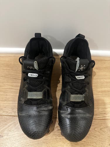 Black Unisex Size M 7.0 (W 8.0) Youth New Balance Low Top Molded Cleats (Used)