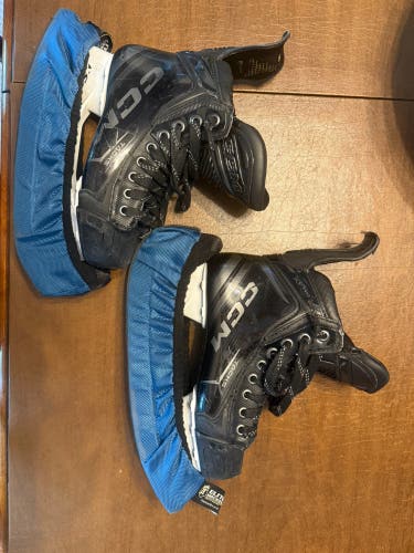CCM Tacks Hockey Skates Size 3 (Used)