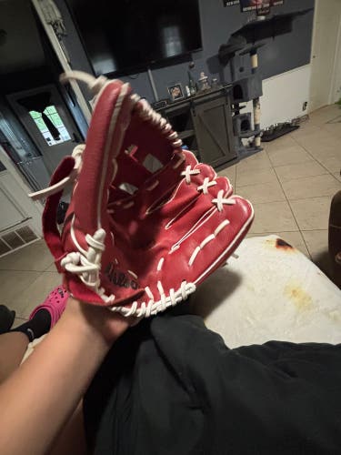 Wilson A450 RH Infield Baseball Glove 11" (Used)