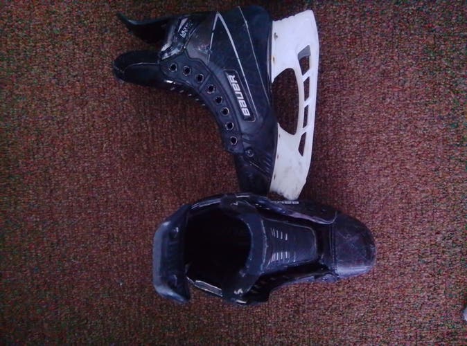 Black/Gray Bauer Hockey Skates Regular Width (Used)