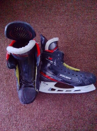 Black Bauer Vapor 2X Hockey Skates Regular Width 8.5 (Used)