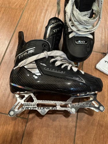True Catalyst 9x4 Hockey Skates Regular Width Size 6