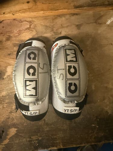 Youth Small CCM classic Elbow Pads (Used)