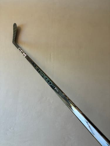 New 95 Flex P28 Senior CCM Ribcor Trigger 8 Pro (FT7 Pro dress) RH Hockey Stick - Black
