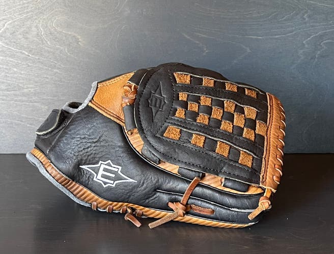 The Easton Synergy 12.5" Fastpitch RHT Softball Glove