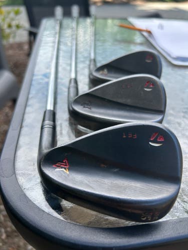 TAYLORMADE MILLED GRIND 3 RAW BLACK WEDGE SET