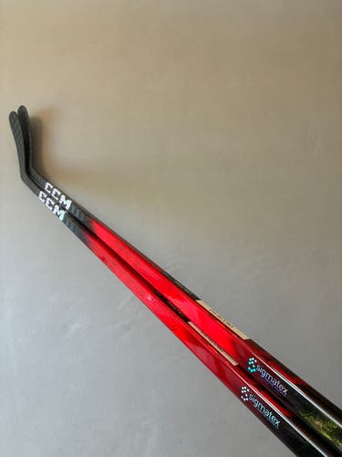 *2 Pack* of New 75 Flex P29 Senior CCM Ribcor Team (Jetspeed Dress) Right Hand Hockey Sticks - Red