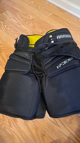 Intermediate Medium/Large Warrior Ritual X3 E+ Hockey Goalie Pants (Used)