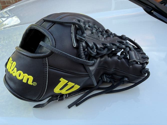 2025 Wilson A2000 RH Infield Baseball Glove 11.5" (Used)