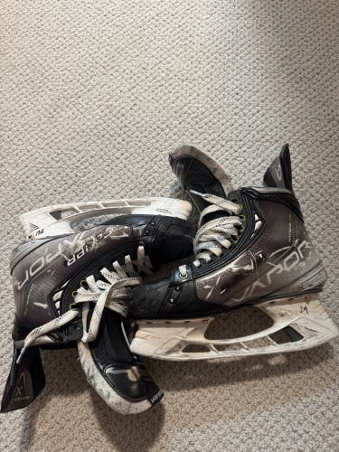 2021 Bauer Vapor Hyperlite Hockey Skates Regular Width Pro Stock 7.5 (Used)