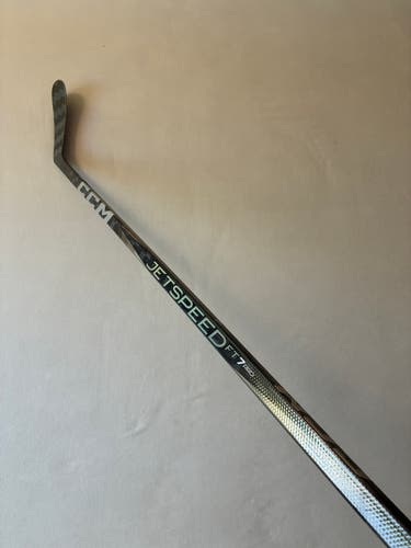 New 80 Flex P90TM Senior CCM JetSpeed FT7 Pro Right Hand Pro Stock Hockey Stick - Black