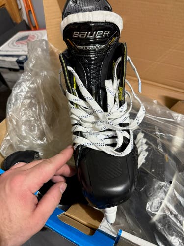 Black 2022 Bauer Supreme M5 Pro Hockey Skates 8 (Used)