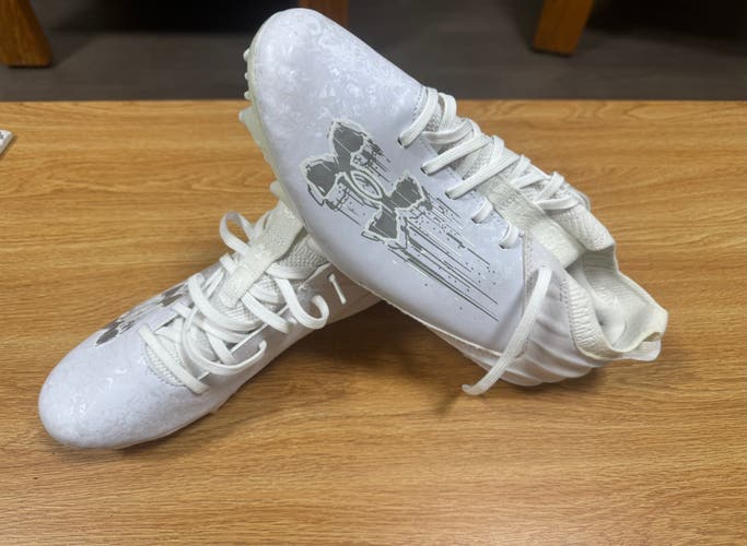 Like new White Men's Size M 10.0 under armour lacrosse cleats