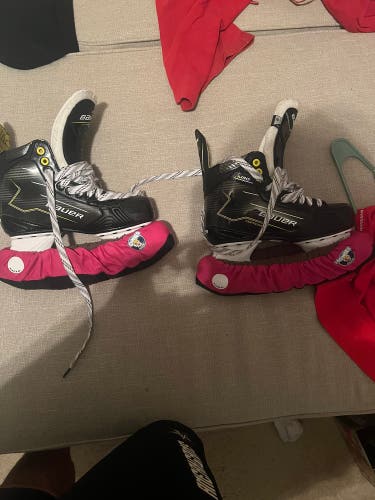 2024 Bauer Supreme M30 Hockey Skates Regular Width 6 (New)