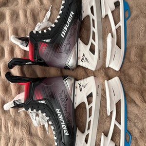 Black/Gray Bauer Vapor X5 Pro Hockey Skates Regular Width 10.5 (New)