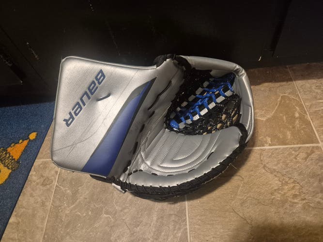 V90 Bauer Hyperlite 2 Regular Pro Stock (Used)