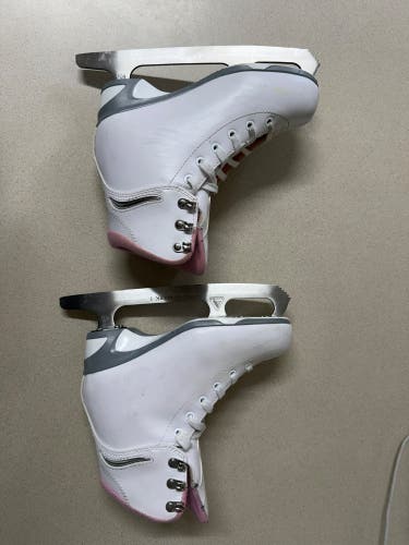 Jackson Ultima JS180 Figure Skates Adult 4 (Used)