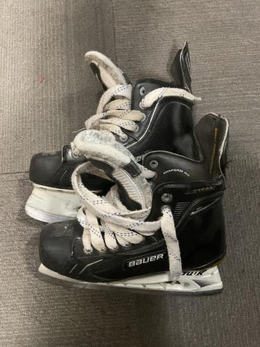 Used Bauer Supreme One 100 Intermediate Hockey Skate Black Intermediate 5.0 11614-s000238358