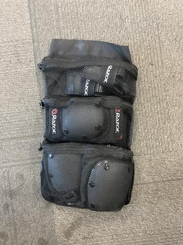 Used Razor 3pk Pad Set Inline Protective Set Black Sm 11614-s000238347
