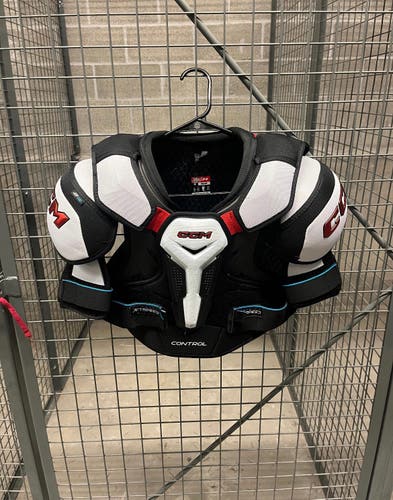 Men's Medium Senior CCM Control (2023) Shoulder Pads (Used)