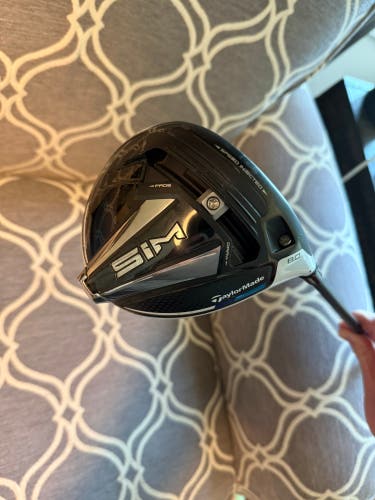 Men's 2020 TaylorMade SIM Right Handed Driver Extra Stiff Flex Loft 8 Graphite Shaft 45.75" (Used)