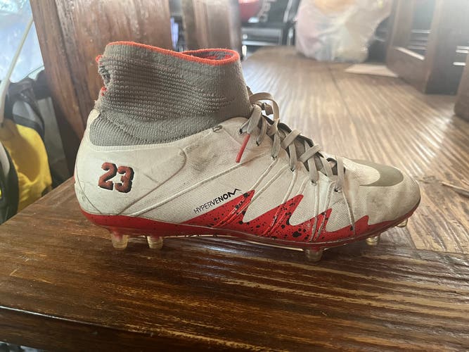 White Men's Size M 6.0 (W 7.0) Nike Hypervenom Phantom 2 Molded Cleats Cleats (Used)