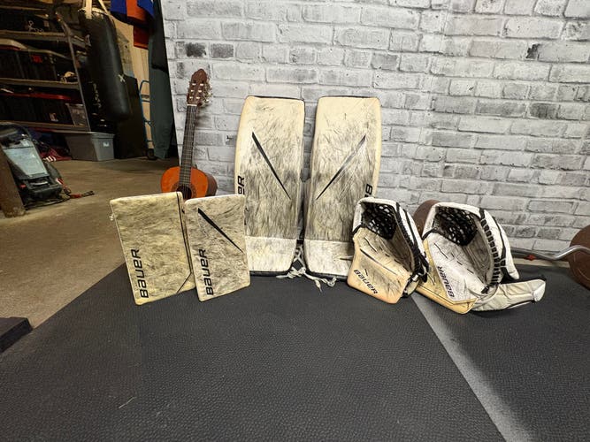 35" 2025 Bauer Hyperlite 2 Regular Goalie Full Set Pro Custom with Practice Glove and Blocker (Used)