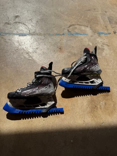2021 Bauer Vapor Hyperlite Hockey Skates Regular Width 8 (Used)