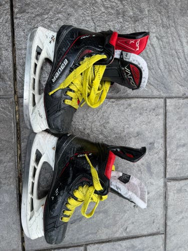 Bauer Vapor 3X Pro Hockey Skates Regular Width Size 2 (Used)