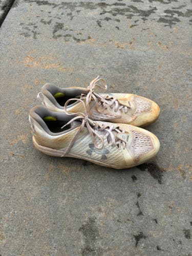White Men's Size M 14.0 (W 15.0) Adult Under Armour Low Top Metal (Used)