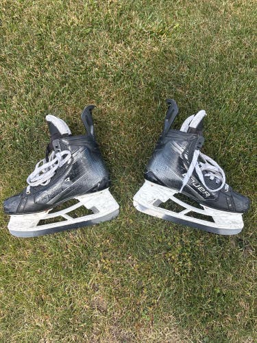 Bauer Vapor Hyperlite 2 Hockey Skates Regular Width Pro Stock 8 (Used)