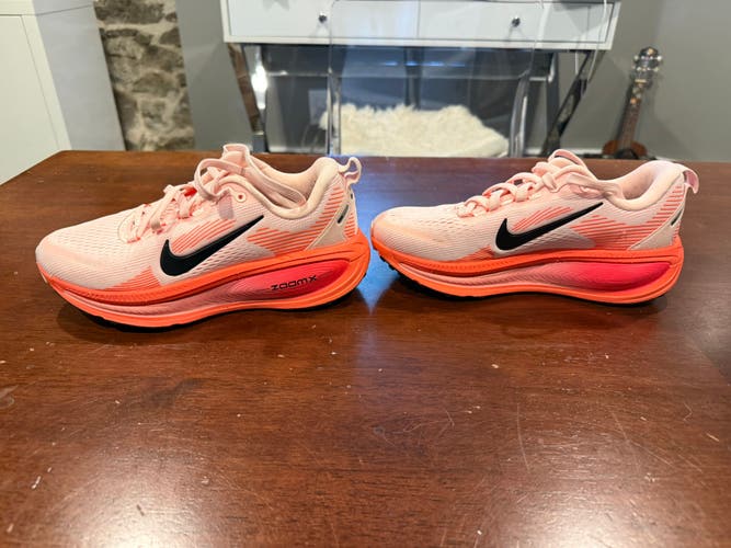 Women's Size M 4.5 (W 5.5) Adult Nike Zoom Vomero Shoes (Used)