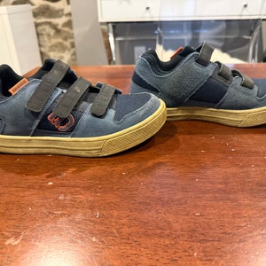 Kids Adidas FiveTen mtb shoes size 4Y
