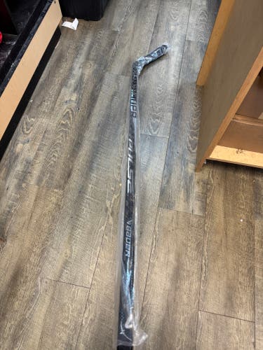 Senior Bauer Pulse Right Handed Hockey Stick P28M 87 Flex (New)