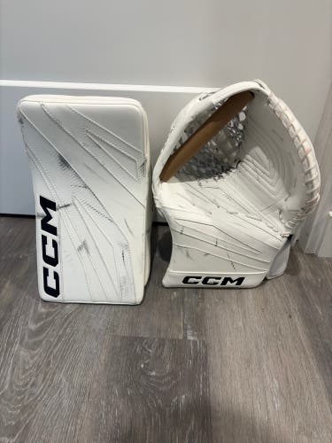 CCM E Flex 7.9 Blocker and Glove - Regular