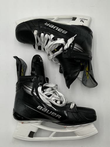 New Bauer Hyperlite 2 Hockey Skates Size 9 272mm  Pro Stock