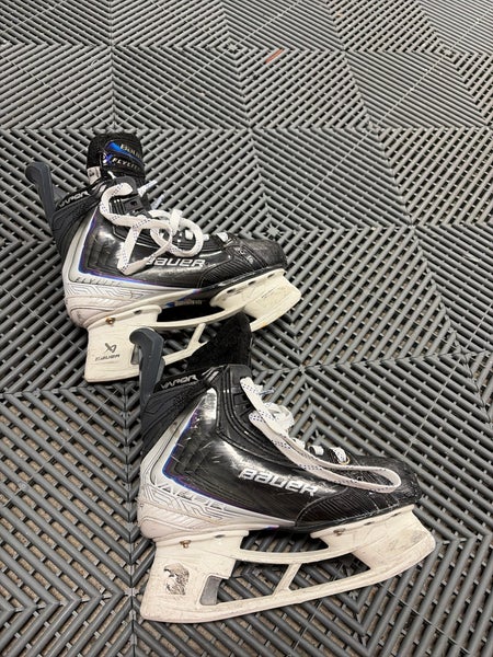 Black/White 2025 Bauer Vapor Flylite Hockey Skates Regular Width Size 3 (Used)