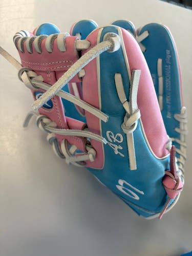 Like new Rawlings Heart of the Hide RH Baseball Glove 11.75"