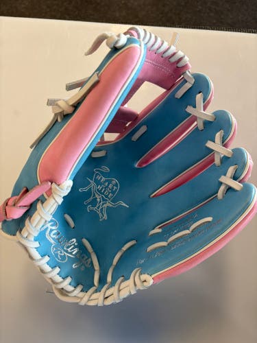 Like new Rawlings Heart of the Hide RH Baseball Glove 11.75"