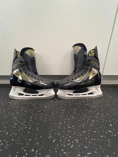 Used Junior True Catalyst 7 Hockey Skates Regular Width Size 3.5