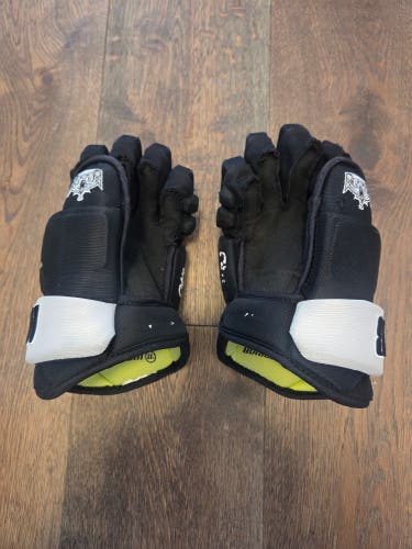 LA Jr Kings Crown Warrior Alpha Classic Pro Gloves 11" (Used)