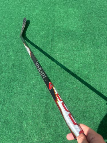 Senior Bauer Flypro Hockey Stick Right Handed P28 77 Flex (Used)