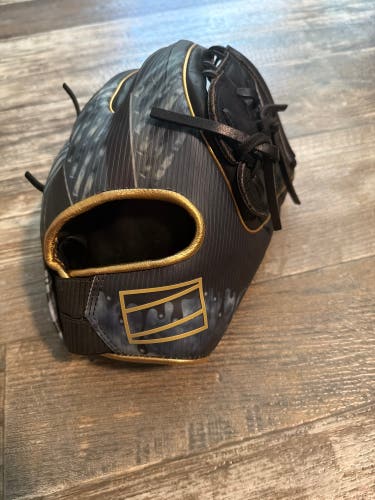 2022 Rawlings REV1X RH Pitcher's Baseball Glove 11.75" (Used)