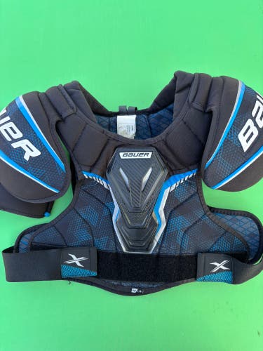 Medium/Large Intermediate Bauer X Shoulder Pads