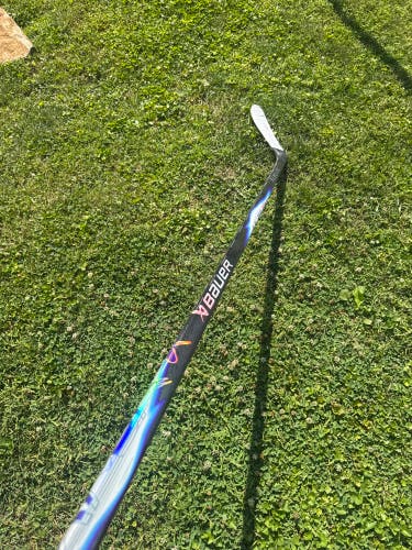 Senior Bauer Vapor Flylite Left Hand Hockey Stick P28 77 Flex (Used)