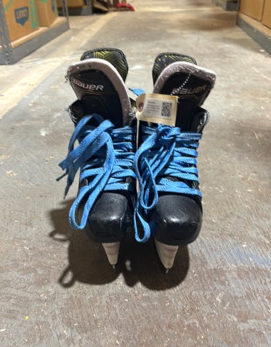 Intermediate Bauer Supreme M40 Hockey Skates Size 4.5 (Used)